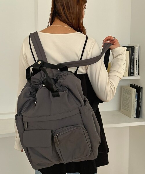 DISCOAT（ディスコート）の「【3/14(土)12:00販売スタート/13ポケット】ユーティリティーパフィーバックパック（バックパック/リュック・レディース・ブラック/ブラウン/チャコールグレー・FREE）」の2枚目の写真
