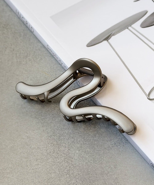 3coins（3coins）の「デザインメタルバンス（ヘアアクセサリー・レディース・ブラック/ゴールド/ベージュ・FREE）」の2枚目の写真