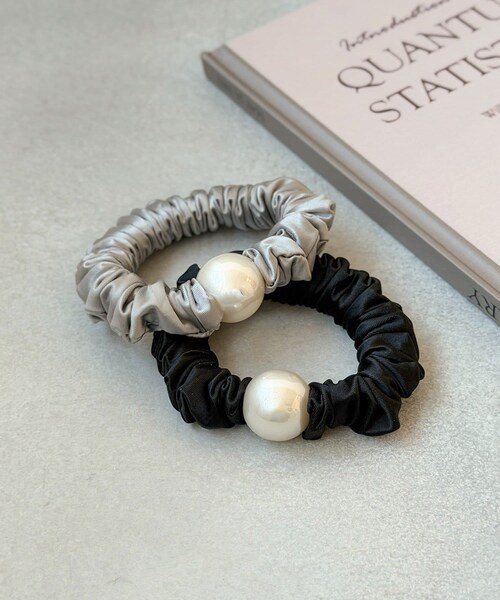3coins（3coins）の「パールサテンポニー2個セット（ヘアアクセサリー・レディース・その他/その他1・FREE）」の2枚目の写真