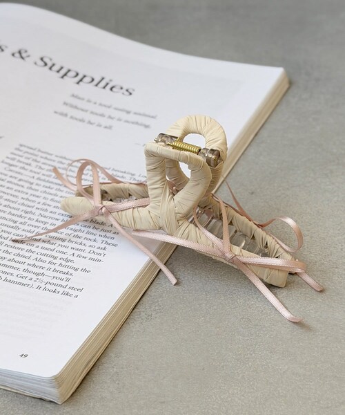 3coins（3coins）の「バイカラーリボン付バンス（ヘアアクセサリー・レディース・ブラック/ブルー/ピンク・FREE）」の3枚目の写真