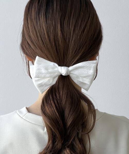3coins（3coins）の「レースリボンポニー（ヘアアクセサリー・レディース・ブラック/ホワイト・FREE）」の2枚目の写真