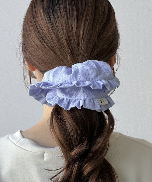 3coins（3coins）の「フリルビッグシュシュ（シュシュ・レディース・アイボリー/ブルー・FREE）」の2枚目の写真