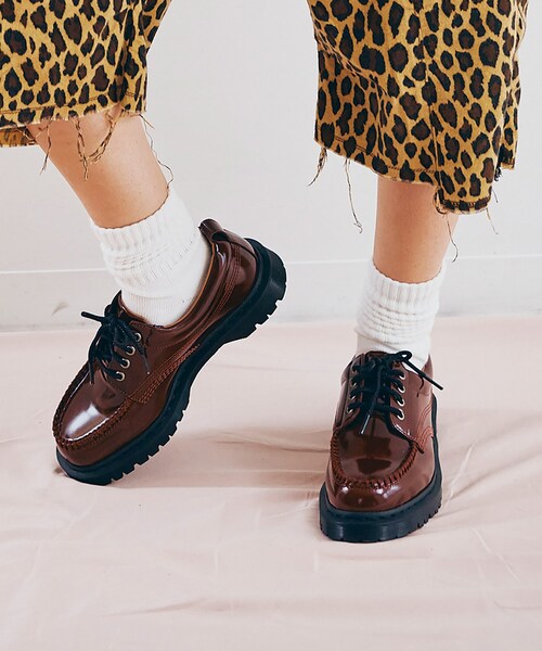 RNA（アールエヌエー）の「【Dr.Martens/ドクターマーチン】E5189 Lowell 4 Eye Shoe（シューズ・レディース・チェリーレッド）」の10枚目の写真