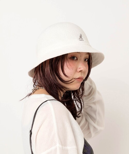 RNA(アールエヌエー)の「【KANGOL/カンゴール】E5229 BERMUDA CASUAL(帽子・レディース・ホワイト/ブラック/レッド)」の5枚目の写真