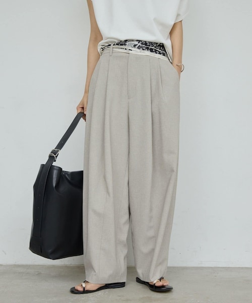 GALLARDAGALANTE（ガリャルダガランテ）の「【3/20(金) 8:00～予約開始】【1本でサマになる】ダブルタックカーブスラックス（スラックス・レディース・ブラック/グレー/ベージュ・0/1）」の3枚目の写真