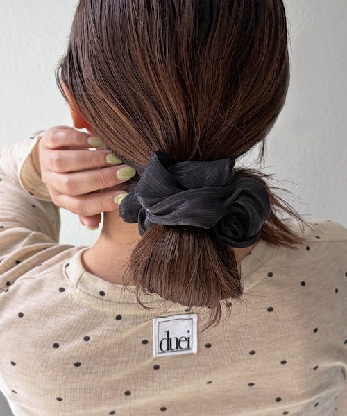 Lattice（Lattice）の「艶シュシュ（シュシュ・レディース・ベージュ/ブラック/アイボリー/ブルー・FREE）」の3枚目の写真