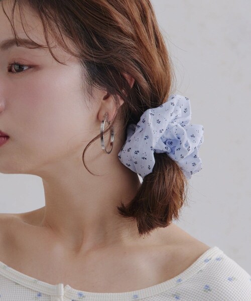 Lattice（Lattice）の「小花柄シュシュ（シュシュ・レディース・アイボリー/ブルー/ブラック/イエロー・FREE）」の3枚目の写真