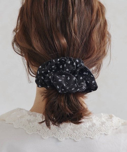 Lattice（Lattice）の「小花柄シュシュ（シュシュ・レディース・アイボリー/ブルー/ブラック/イエロー・FREE）」の2枚目の写真