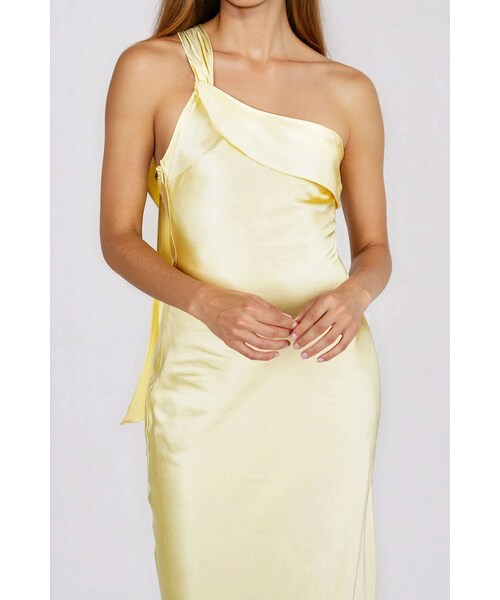 TOBI（-）の「Turn Glam One Shoulder Satin Maxi Dress - Butter（ワンピース/ドレス・レディース・other）」の4枚目の写真
