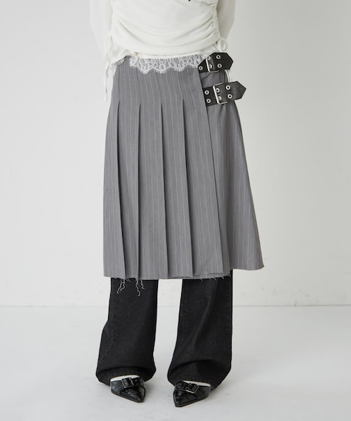 WHO'S WHO gallery(フーズフーギャラリー)の「ダブルベルトミディプリーツスカート(スカート・レディース・ネイビー/グレー・F)」の2枚目の写真