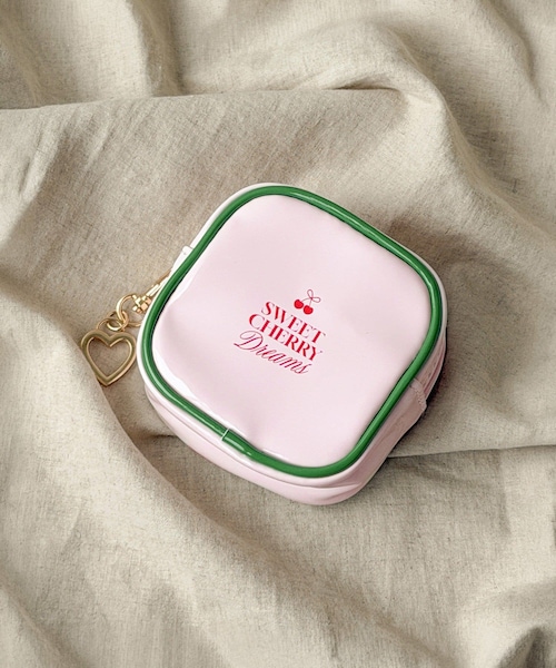 3coins（3coins）の「チャーム付きエナメルポーチ（ポーチ・レディース・ブルー/ピンク・FREE）」の2枚目の写真