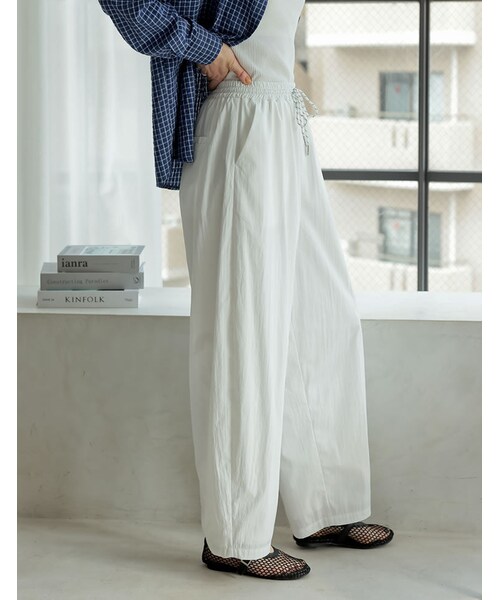 Re:EDIT（リエディ）の「撥水加工パラコードバレルレッグパンツ - パンツ通販 | 人気レディースファッション - Re:EDIT（リエディ）（その他・レディース・ブラック/ホワイト/グレージュ/チャコールグレー/ブラック×ホワイト/チャコール×ホワイト・MC/M/L）」の21枚目の写真