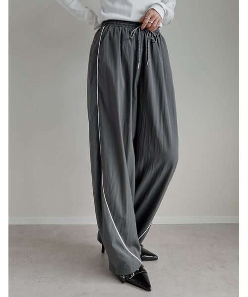 Re:EDIT（リエディ）の「撥水加工パラコードバレルレッグパンツ - パンツ通販 | 人気レディースファッション - Re:EDIT（リエディ）（その他・レディース・ブラック/ホワイト/グレージュ/チャコールグレー/ブラック×ホワイト/チャコール×ホワイト・MC/M/L）」の7枚目の写真