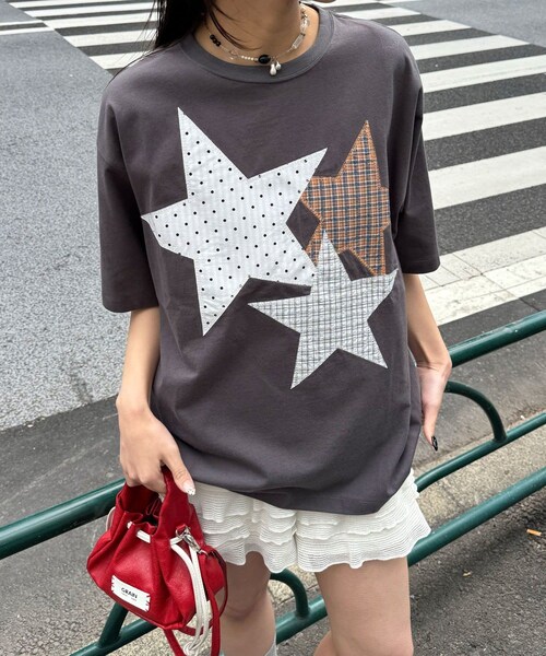 CIAOPANIC(チャオパニック)の「スターパッチワークTee(Tシャツ/カットソー・レディース・チャコールグレー/ホワイト/ネイビー・ONE)」の1枚目の写真