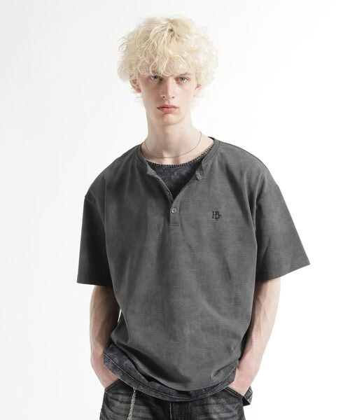 HARE（ハレ）の「ピグメントロゴヘンリーカット（トップス・ブラック09/グレー11/ブルー85・S/M）」の2枚目の写真