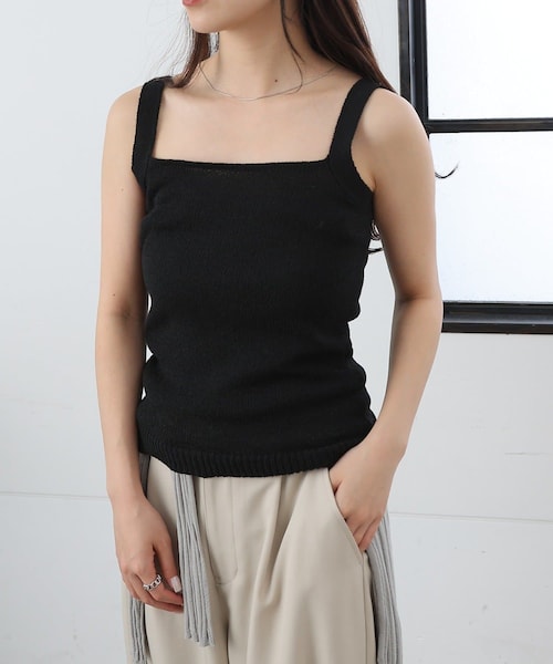 COLONY 2139(コロニートゥーワンスリーナイン)の「【PIKO企画】スクエアネックニットタンクトップ(ニット/セーター・レディース・グレージュ/サックスブルー/チャコールグレー/ブラック・F)」の2枚目の写真
