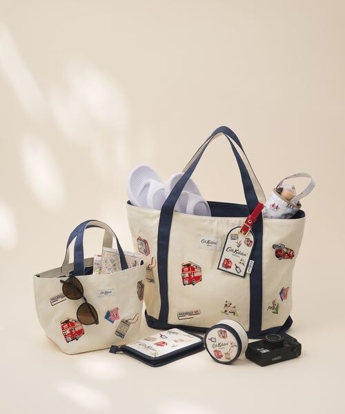 Cath Kidston(キャスキッドソン)の「パスポートケース 26SS(その他・Lace Sprigs(20)/Billie Goes On Holiday(88)・F)」の4枚目の写真