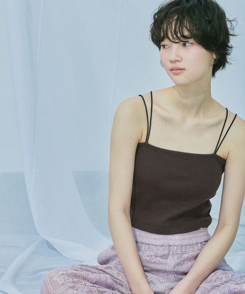 LAKOLE(ラコレ)の「クロップドカップ付きキャミ(その他・オフホワイト(11)/杢グレー(15)/ブラック(19)/ブラウン(50)・M/L)」の4枚目の写真