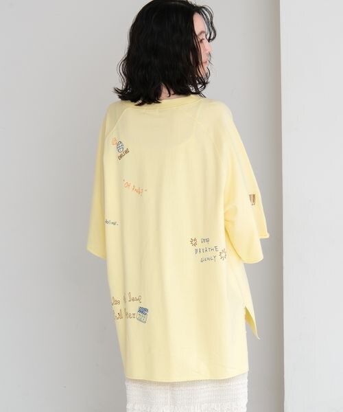 LEPSIM（レプシィム）の「マタニティ／アソートプリントミニ裏毛プルオーバー（その他・レディース・オフホワイト×フォト05/グレー×ロゴ19/イエロー×モチーフ60・FREE SIZE）」の20枚目の写真