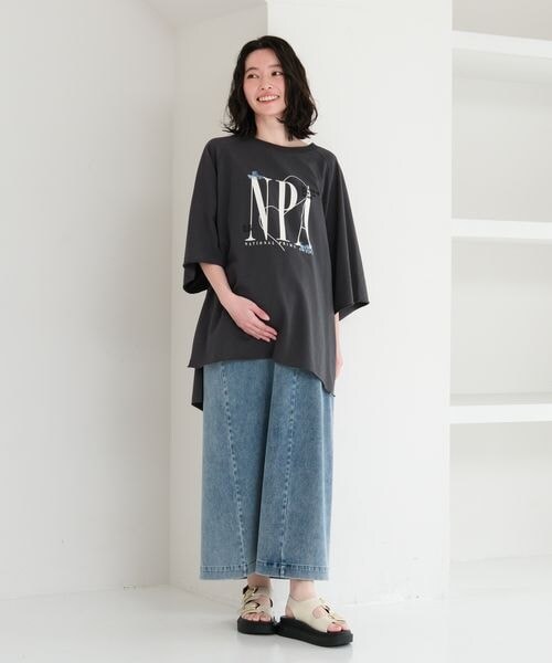 LEPSIM（レプシィム）の「マタニティ／アソートプリントミニ裏毛プルオーバー（その他・レディース・オフホワイト×フォト05/グレー×ロゴ19/イエロー×モチーフ60・FREE SIZE）」の15枚目の写真
