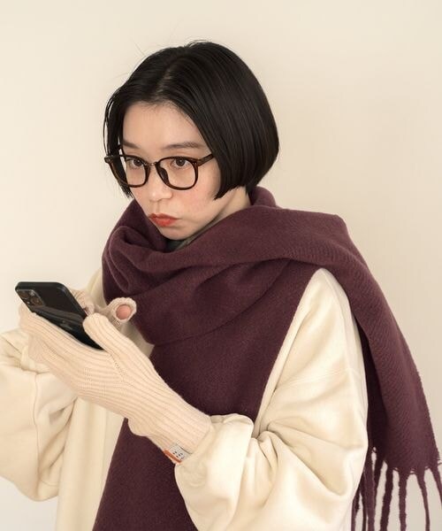 Wpc.(ダブリュピーシー)の「ボリュームフリンジマフラー ONDOO Wpc.(その他・アイボリー/ブラック/キャメル/ブラウン・ワンサイズ)」の4枚目の写真