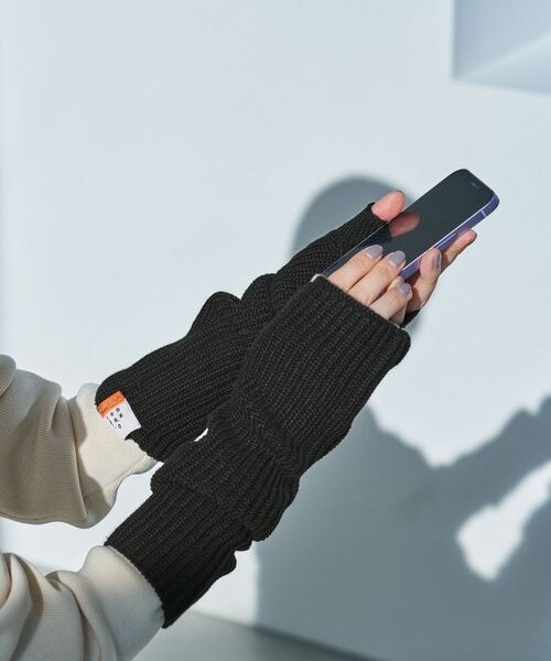 Wpc.(ダブリュピーシー)の「リブニットウォームアームカバー ONDOO Wpc.(その他・アイボリー/ブラック/グレー/ピンク・ワンサイズ)」の10枚目の写真