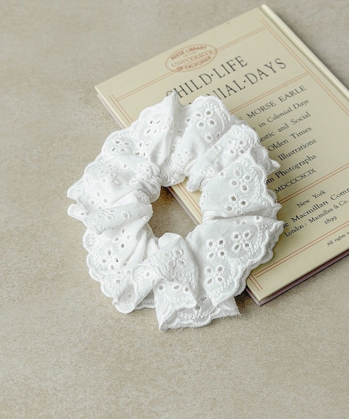 3coins（3coins）の「レースシュシュ（シュシュ・レディース・ブラック/アイボリー/ブルー・FREE）」の2枚目の写真