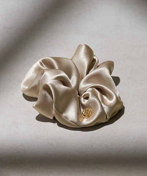 Lattice（Lattice）の「モチーフ付きサテンシュシュ（シュシュ・レディース・ブラック/ベージュ/ブルー/アイボリー・FREE）」の3枚目の写真