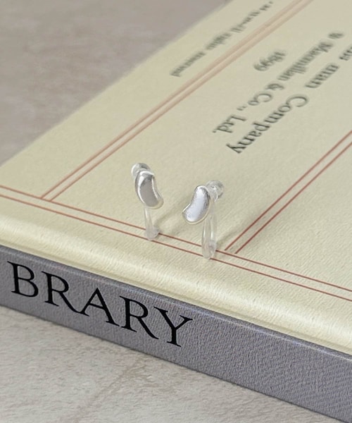 3coins(3coins)の「ビーンズメタル樹脂イヤリング(イヤリング・レディース・ゴールド/その他/その他1・FREE)」の2枚目の写真