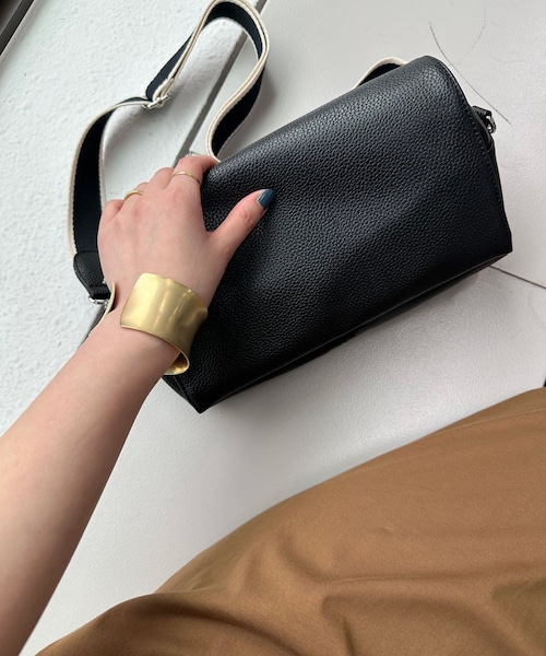 PUAL CE CIN(ピュアルセシン)の「【@sein___000企画】タッセルチャームショルダーBAG(ショルダーバッグ・レディース・ブラック・FREE)」の1枚目の写真