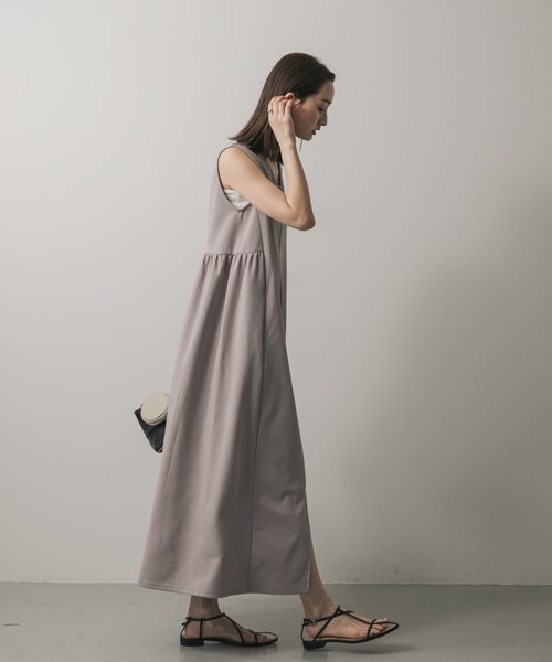 SENSE OF PLACE by URBAN RESEARCH（センスオブプレイスバイアーバンリサーチ）の「ZIPVネックカットワンピース（ワンピース・レディース・GRAY/BLACK/BEIGE・COMPACT/one）」の15枚目の写真