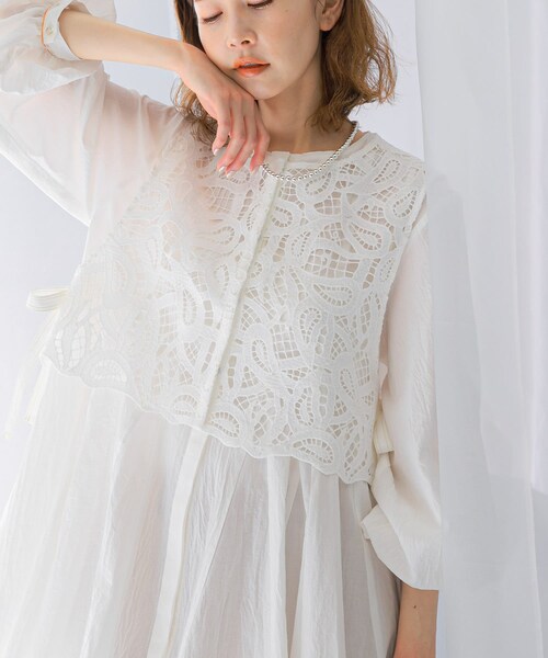 URBAN RESEARCH ROSSO（アーバンリサーチロッソ）の「ボリュームフレアートップス（シャツ/ブラウス・レディース・off/green・FREE）」の4枚目の写真