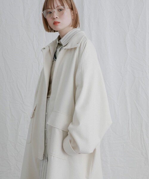 KBF（ケイビーエフ）の「スタンドカラーブークレコート（テーラードジャケット・レディース・IVORY/NAVY・one）」の8枚目の写真