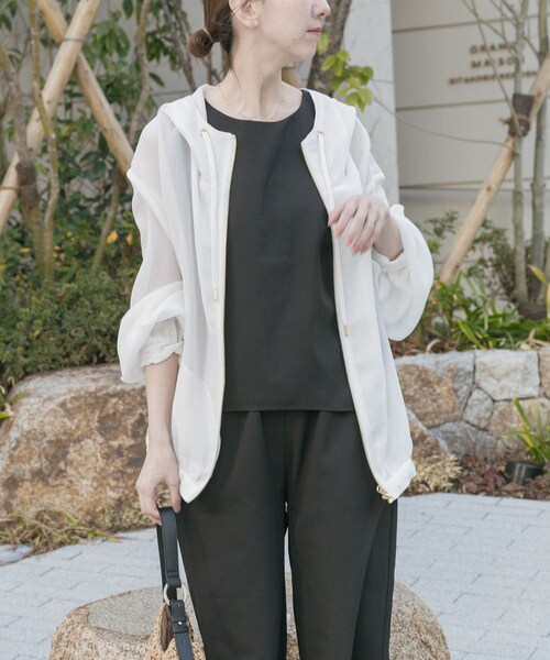 ITEMS URBANRESEARCH（アイテムズ アーバンリサーチ）の「『イージーケア』メッシュマウンテンパーカー(楽着シリーズ)（マウンテンパーカー・レディース・BLK/WHT/KHK・Free）」の6枚目の写真
