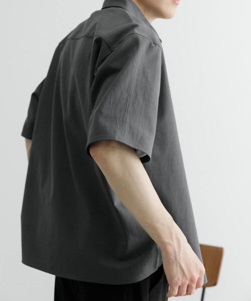 ITEMS URBANRESEARCH（アイテムズ アーバンリサーチ）の「ドライタッチ レギュラーカラー 半袖シャツ（シャツ/ブラウス・メンズ・IVO/MNT/BLU/CHA・M/L）」の21枚目の写真
