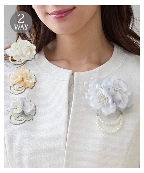 nissen（ニッセン）の「取り外し可能パール調チャーム付２ＷＡＹコサージュ（ブローチ/コサージュ・メンズ・アイボリー/ベージュ/グレー・Y）」の2枚目の写真