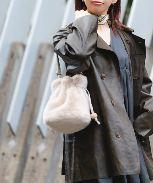 RODE SKO（ロデスコ）の「ウッドボールキンチャクファーバッグ（スカート・レディース・IVORY/MOCHA/BROWN・one）」の4枚目の写真