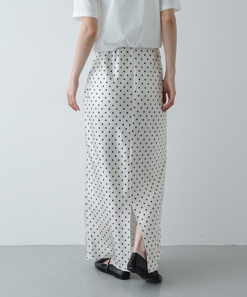 SENSE OF PLACE by URBAN RESEARCH(センスオブプレイスバイアーバンリサーチ)の「サテンアイラインスカート(スカート・レディース・IVORY/BLACK/CHARCOAL/IVO×BLK/BLK×WHT/BEG×WHT・S/M/TALL)」の19枚目の写真