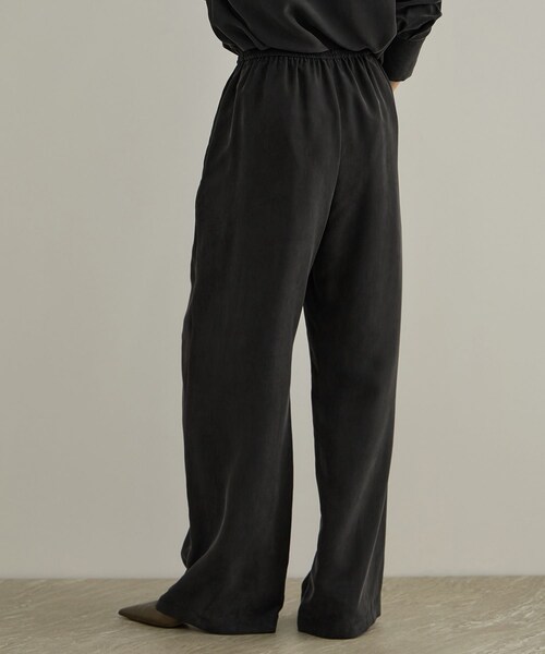 ADAM ET ROPE'(アダムエロペ)の「GENTLE SILK パンツ / セットアップ対応・新色追加(シャツ/ブラウス・レディース・ブラック/ブラウン・M/S)」の9枚目の写真