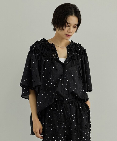 ADAM ET ROPE'(アダムエロペ)の「【WEB先行販売】【crinkle crinkle crinkle】別注ドットコットンブラウス(シャツ/ブラウス・レディース・ブラック系・F)」の8枚目の写真