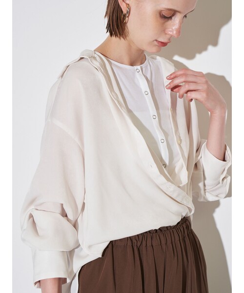 ELENDEEK（エレンディーク）の「SATIN CACHECOEUR SH（シャツ/ブラウス・レディース・オフホワイト/キャメル・F）」の5枚目の写真
