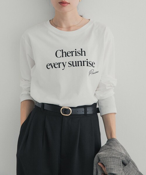 URBAN RESEARCH DOORS（アーバンリサーチドアーズ）の「フロッキーロゴプリントロングTシャツ 26AW（Tシャツ/カットソー・レディース・OFF/CHARCOAL・Free）」の4枚目の写真