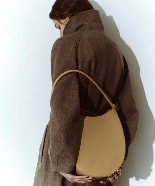 ADAM ET ROPE'(アダムエロペ)の「【PFT】Tamago Medium バッグ(ショルダーバッグ・レディース・ホワイト/ブラウン/キャメル・F)」の3枚目の写真