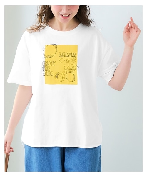 nissen（ニッセン）の「＜大きいサイズ＞５分袖ビッグシルエットプリントチュニックＴシャツ（吸汗速乾）（薄手素材）（Tシャツ/カットソー・レディース・ブルー(スニーカー)/ライトグリーン(カレッジ)/ダスティピンク(リス)/オートミール(フォト)/黒(ネコ)/黒(アメカジ)/オートミール(パンダ)/ブルーグリーン(オーシャン)/グレー(ナンバーロゴ)/ネイビー(フレンチロゴ)/パープル(ネコ)/エメラルド(オーシャン)/オフホワイト(レモン)/くすみピンク(フロントロゴ)/ベージュ(スクエアロゴ)/黒(ハート)/ライトグレー(パンダ)/ライトブルー(アイスクリーム)/ネイビー(手描き風アート)/チャコール(フロントロゴ)・L~LL/3L~4L/5L~6L/8L/10L）」の2枚目の写真