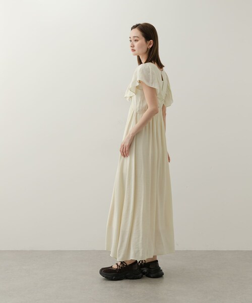 SENSE OF PLACE by URBAN RESEARCH(センスオブプレイスバイアーバンリサーチ)の「Vネックウエストマークフリルワンピース(ワンピース・レディース・BLACK/IVORY/L.BLUE・COMPACT/one)」の10枚目の写真