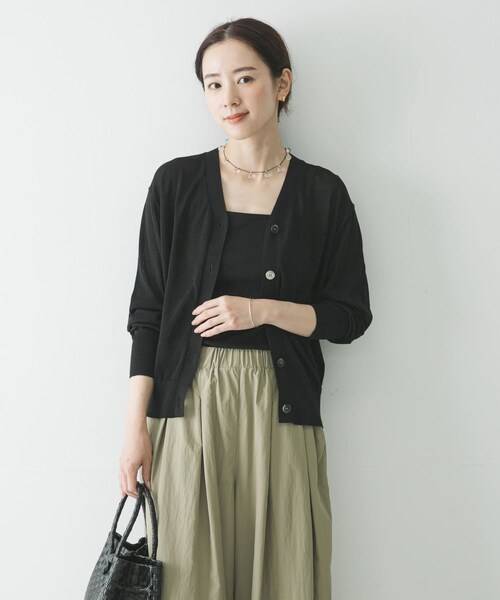 URBAN RESEARCH（アーバンリサーチ）の「UVカット加工Vネックカーディガン（カーディガン/ボレロ・レディース・RED/MINT/BLACK・Free）」の6枚目の写真