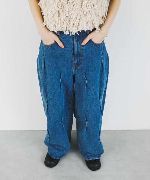 KBF（ケイビーエフ）の「タックWIDEデニム（デニムパンツ・レディース・L.BLUE/BLUE・36/38）」の8枚目の写真