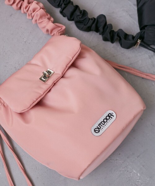 VIS(ビス)の「WEB限定追加【OUTDOOR PRODUCTS】VIS別注ドロストミニショルダーバッグ(ショルダーバッグ・レディース・ブラック/キナリ/ピンク系/ブラック系/オフホワイト/シルバー・F)」の5枚目の写真