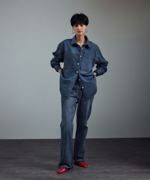 ADAM ET ROPE'（アダムエロペ）の「USAコットンデニムオーバーシャツ［セットアップ対応］（シャツ/ブラウス・レディース・ブルー系/サックス・F）」の6枚目の写真