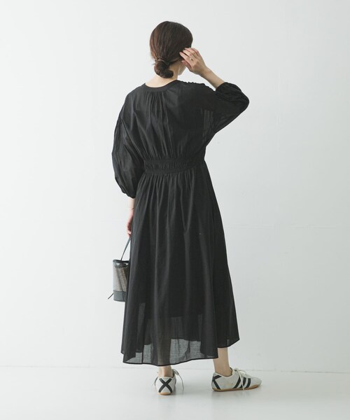 URBAN RESEARCH(アーバンリサーチ)の「コットンボイルシャーリングワンピース(ワンピース・レディース・BLACK/BROWN・Free)」の7枚目の写真